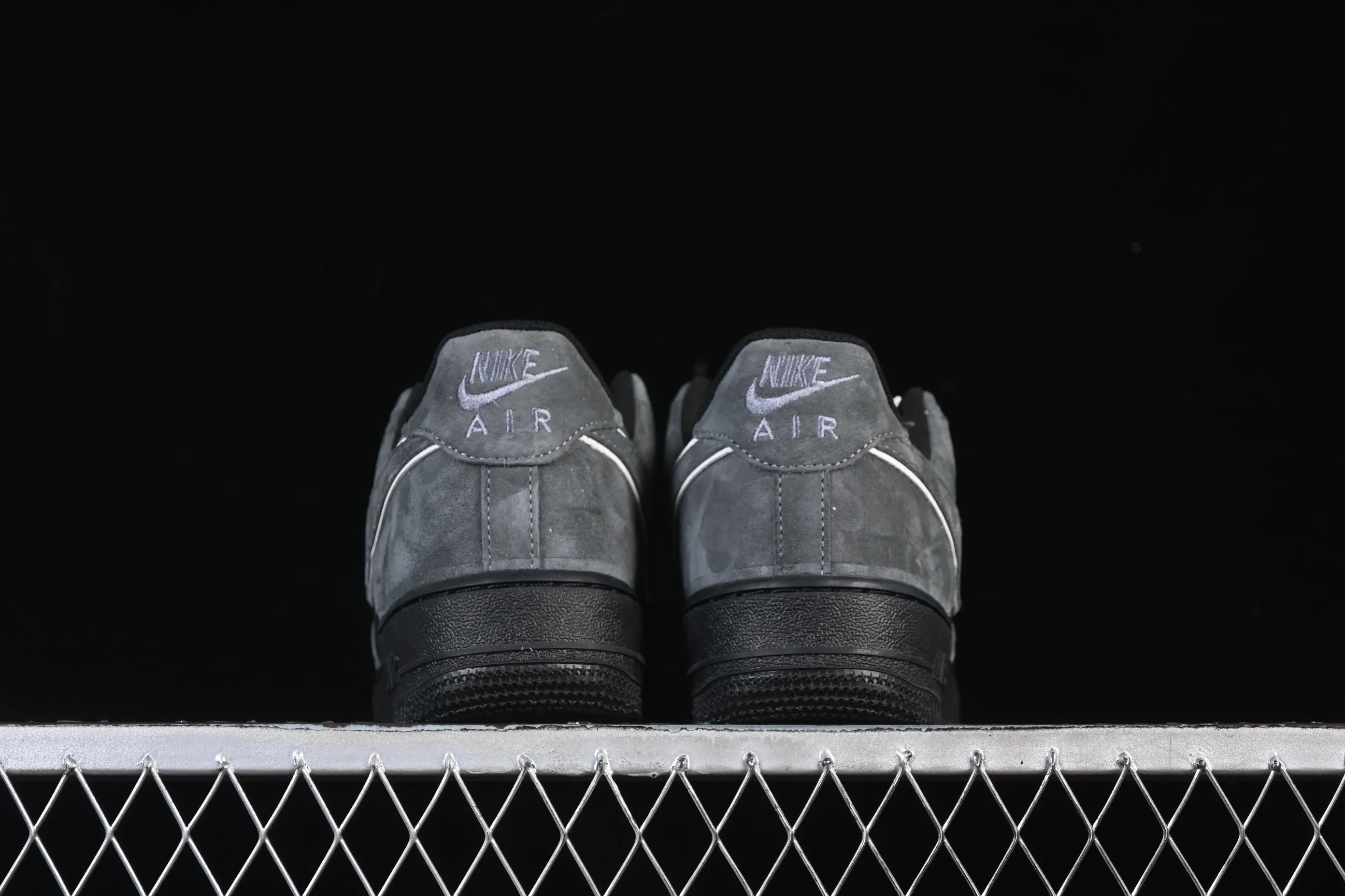 All categories Nk Air Force 1 Air Force series Nk Air Force 1 Low Air Force low-top Nike Air Force 1'07 Low gray and black suede Air Force 1 low-top casual sneakers ZH0316-133